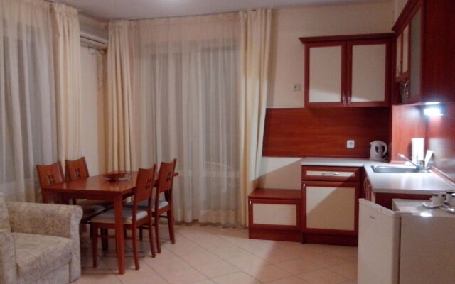 Megas Apartments