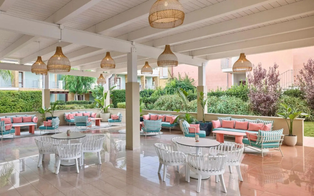 Serenusa Resort