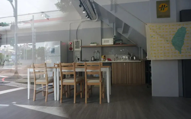 Five Elements Hostel Taipei