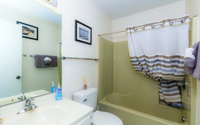 Pool Days & Water Fun Await: Lake Ozark Escape!