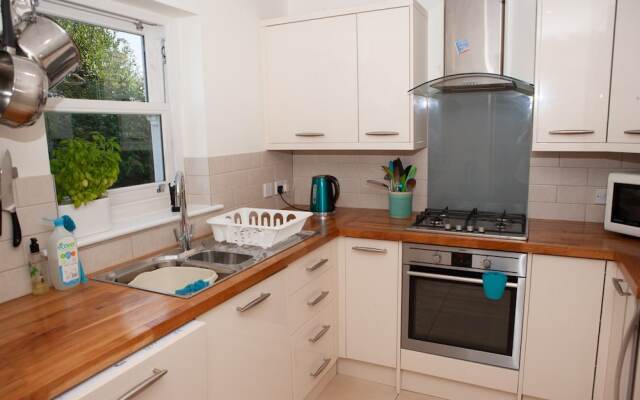 2 Bedroom Flat Close To Bristol City Centre