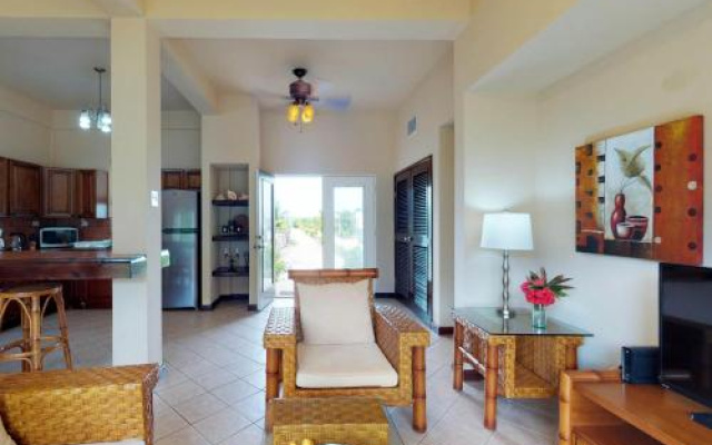 Suite H101 @ Mara Laguna