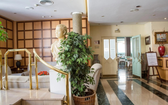 Tibur Hotel