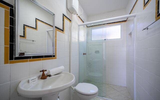 Apto 2Q com suíte 100m do mar em Bombas ROR0001