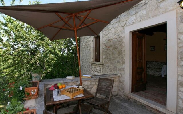 Cozy Cottage in Abbateggio with Garden