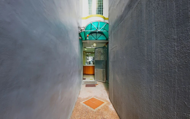 OYO 836 E & H Residences