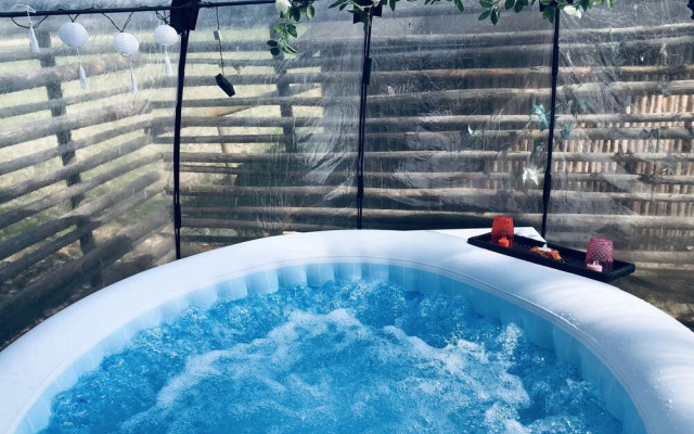 Treehouse Magpies Nest With Bubble Pool