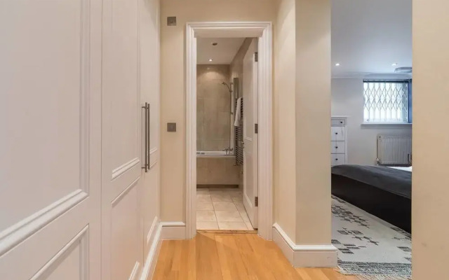 Upper Berkeley Street Flats