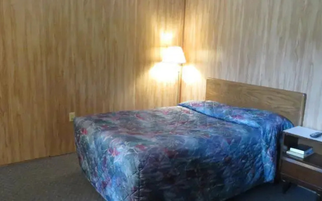Crossroads Motel Rushville