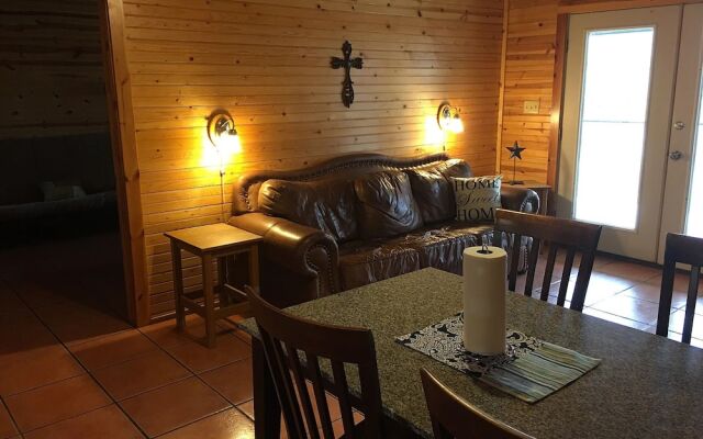 Frio Springs Lodges