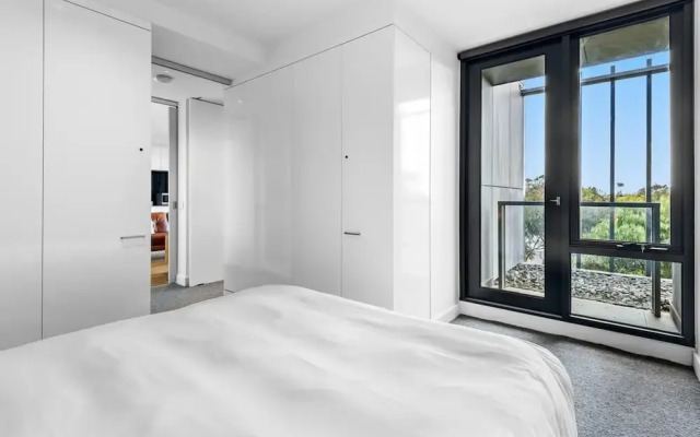 Pristine 1-bed Apartment Near Local Cafes