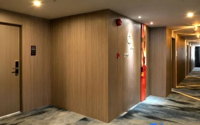 Jinglong Yingtian Business Hotel