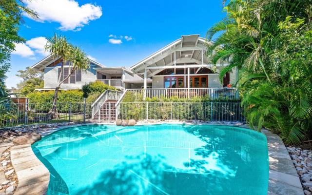 Serenity - Mudjimba - Pet Friendly Holiday Home