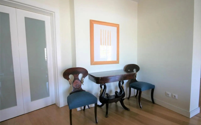 Modern Apartment in Luxurious Condominium