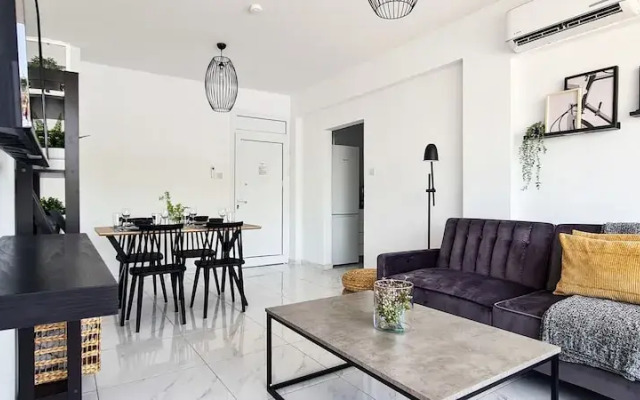 Phaedrus Living: Seaside Executive Flat Harbour 206