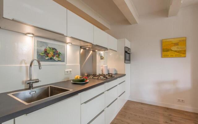 Canal View Amsterdam apartment