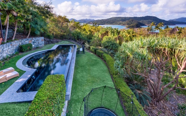 Iluka Luxury House With Ocean Views On Half Acre With Pool And Two Golf Buggies – Outside – Hamilton Island