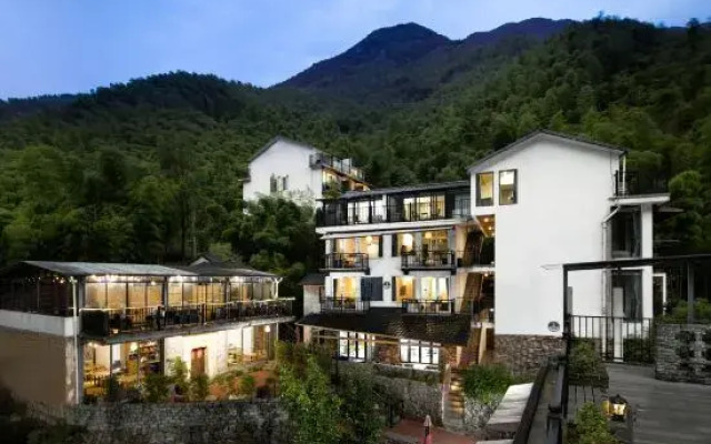 Yinju Shanshui Holiday Hotel