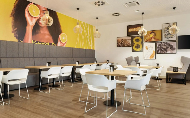 Super 8 by Wyndham Koblenz