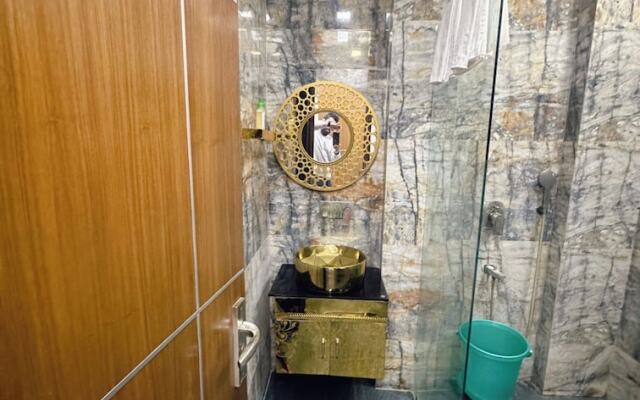 Goroomgo Omasha Residency Noida