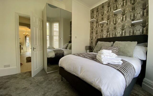 Stylish Apartment 16min from Stratford International