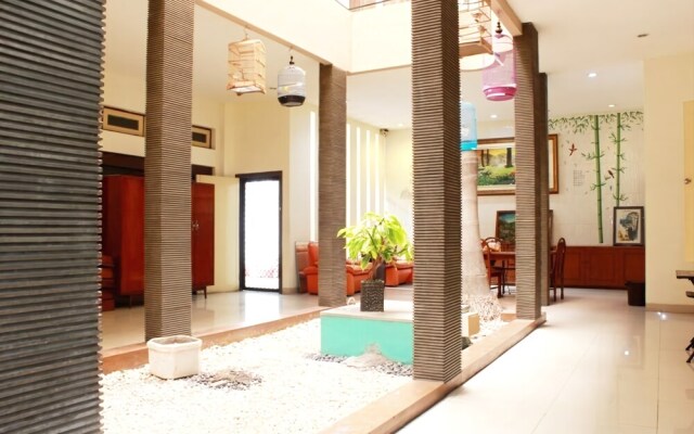 RedDoorz near Balai Kota Surabaya