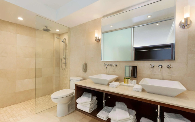 DoubleTree by Hilton Hotel Toronto Downtown