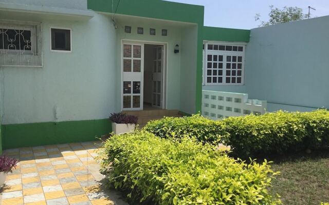 House With 3 Bedrooms in Lomé, With Pool Access, Enclosed Garden and W