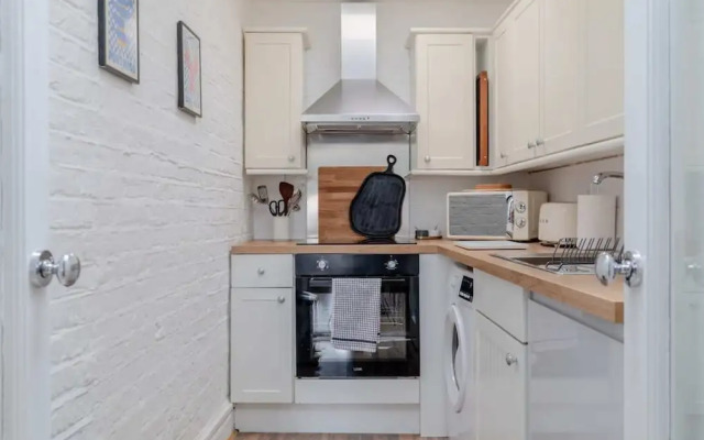 Central & Charmingly Curated 1BD Wifi Fulham