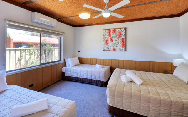 Motel Meneres – Guest Rooms – Corowa