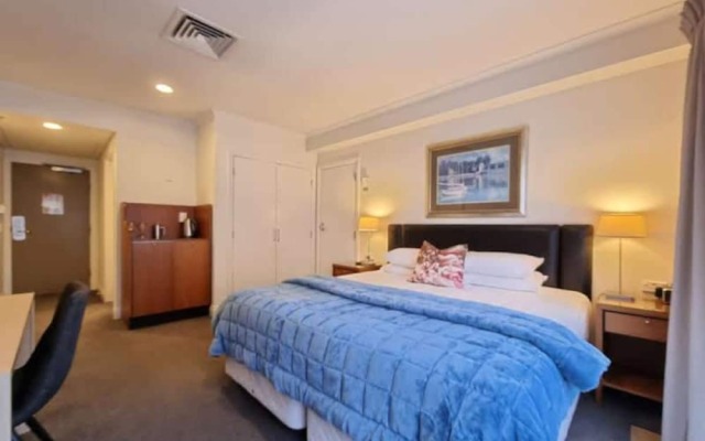 Chic CBD Studio-Aircon-Wifi -Heated Pool
