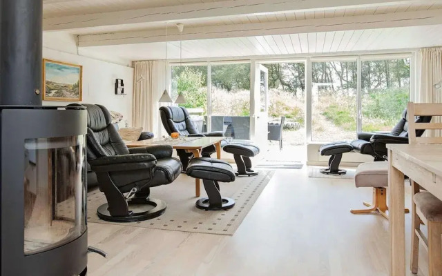 6 Person Holiday Home in Oksbol