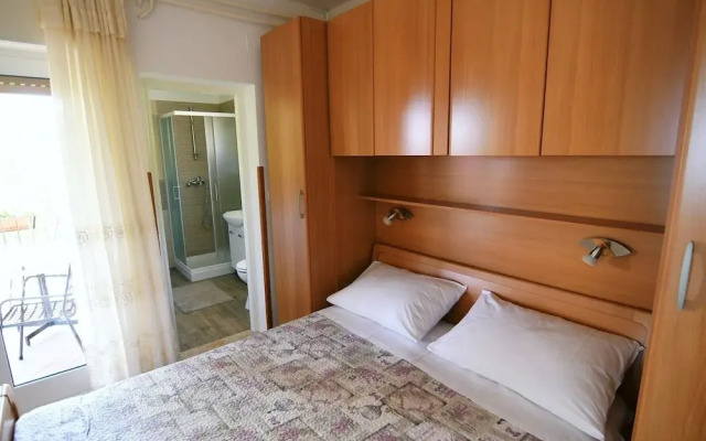 Scenic Retreat Rooms and Family Apartment