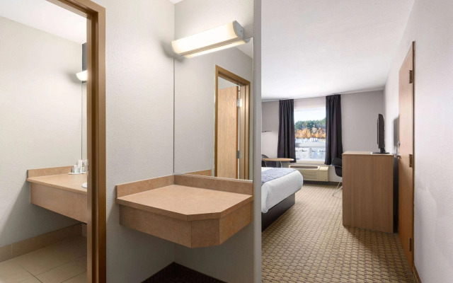 Super 8 by Wyndham St-Jerome