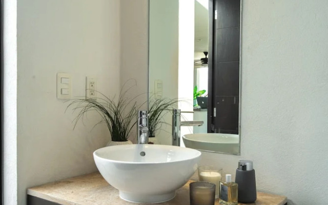 ARENA Stunning 2 BDR Beachfront- Designer Vibes
