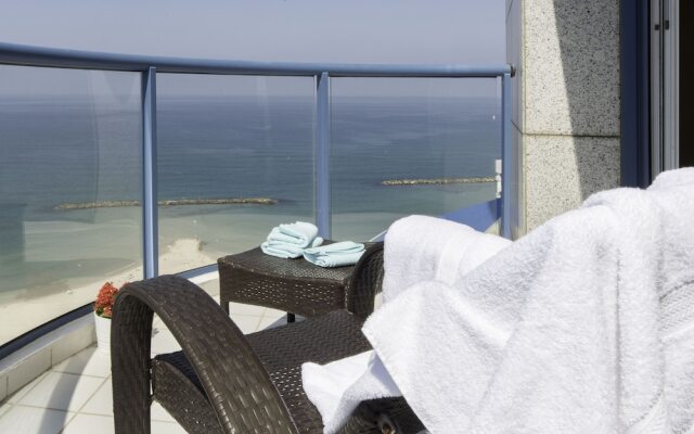 Luxurious 2BR with Panoramic Sea View