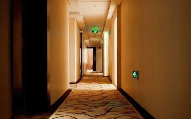 Shenzhen Douhui Fashion Hotel