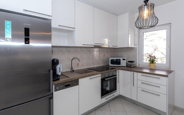 Nice Apartment in Komarna With Wifi and 3 Bedrooms