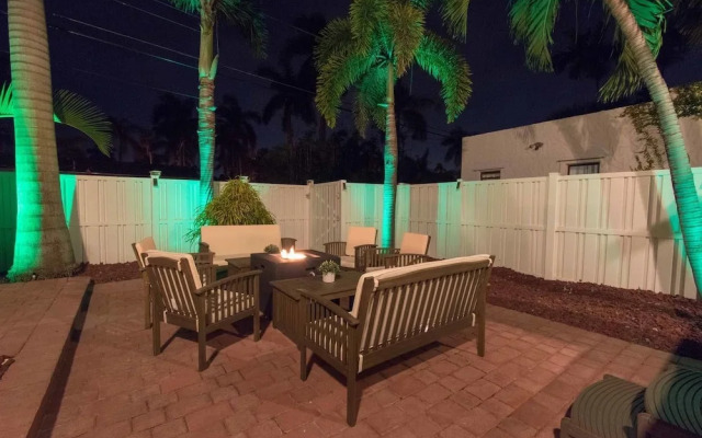 Walk to Beach Spacious Estate with Hot Tub & Game Room
