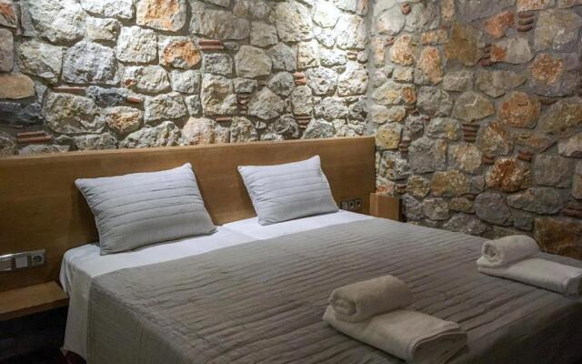 Stone Luxury Suites - Adults Only