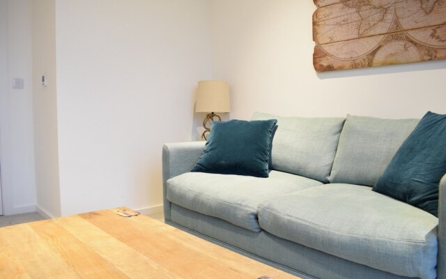 Spacious Greenwich Flat