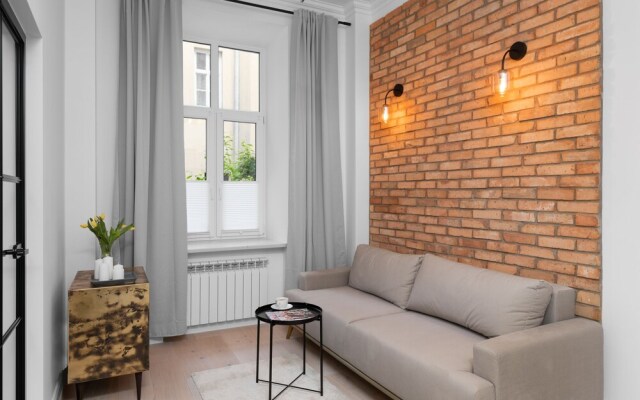 oompH Warsaw Central 2 Bedroom Apartment