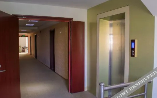 Changtai Wenquan Business Hotel