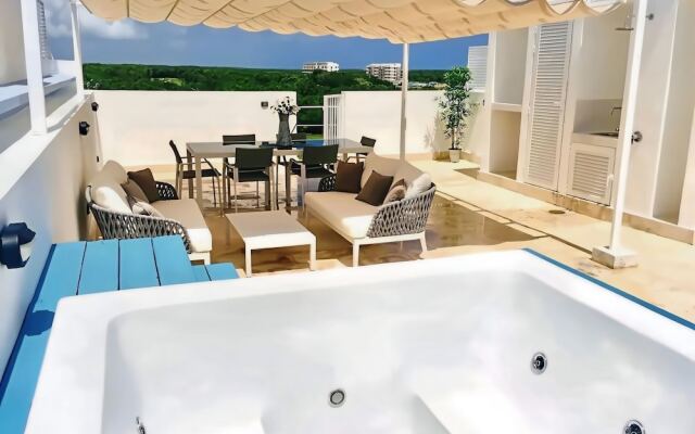 Luxury Penthouse 336 Cana Rock Condos 🎸- Golf View and Infinity Pool