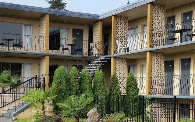 The Port-O-Call Inn & Suites