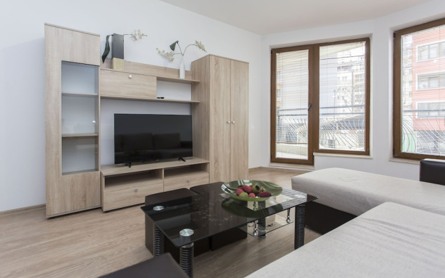 Bright 1bdr Apartment Near Center - Free Parking