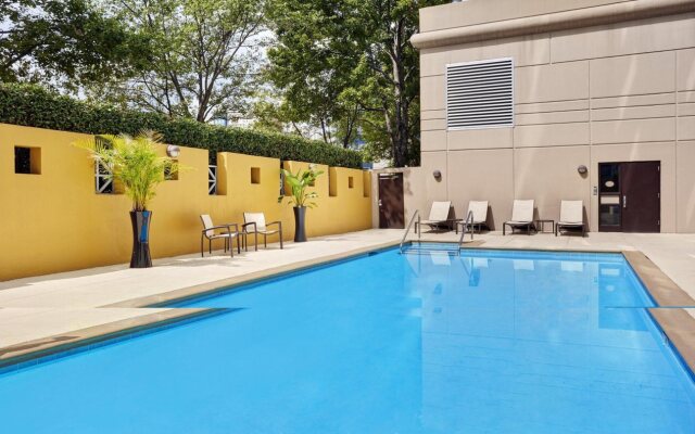 DoubleTree by Hilton Charlotte Gateway Village