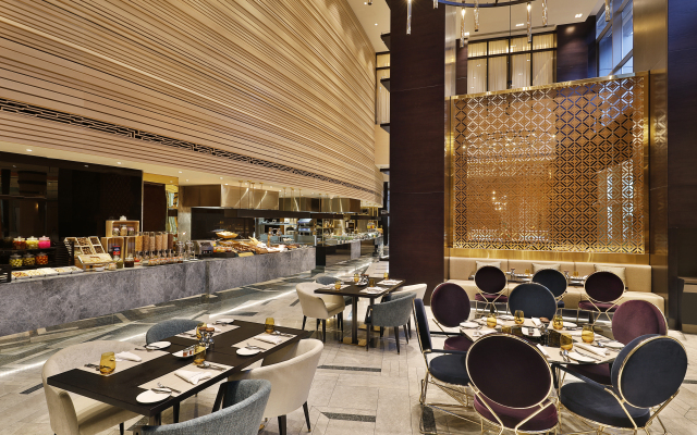 AlRayyan Hotel Doha, Curio Collection by Hilton