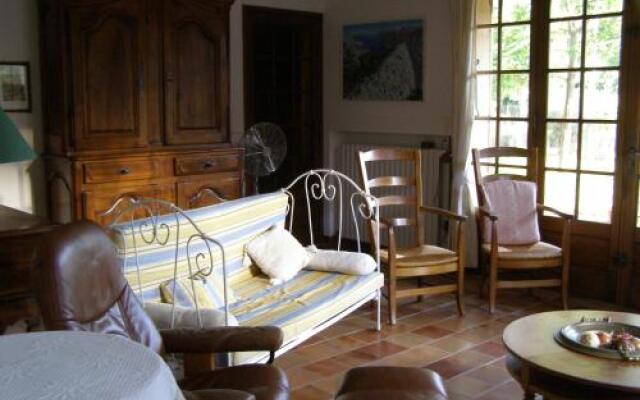 Maison provençale chaleureuse avec piscine