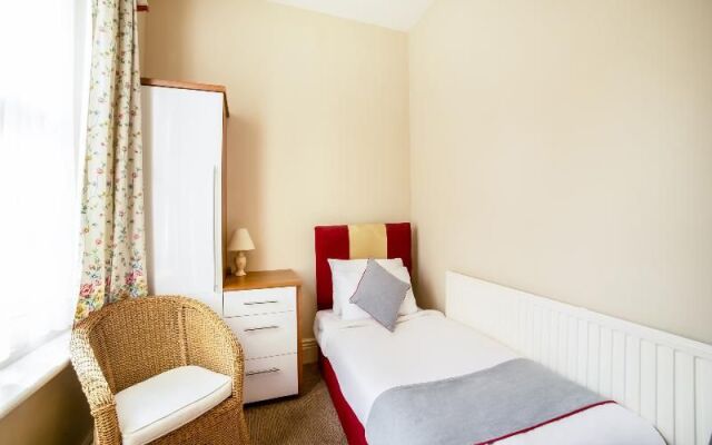 The Briary Hotel - Guest House